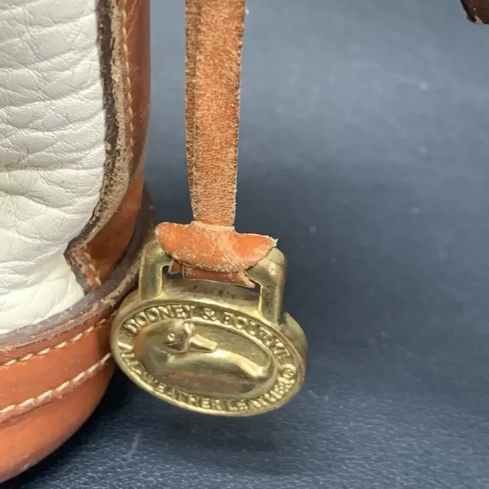 Vintage Dooney & Bourke All-Weather Leather Surrey Bucket Bag Purse Made In USA - Picture 2 of 16